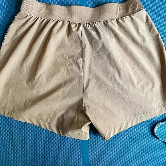 Kinesis activewear shorts Brown Running Athleisure size Medium Pockets - Picture 3 of 6